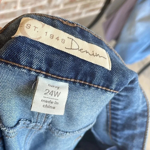 Est. 1946 Curvy Blue Denim Cropped Jeans - Picture 7 of 9